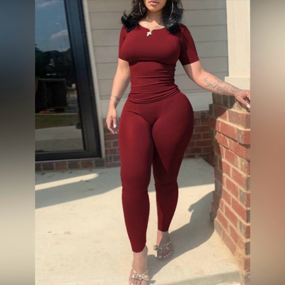 Red Leggings with Fitted Design and Short Sleeves